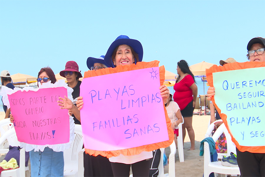 Adultos mayores alzan su voz contra la contaminación de playas durante sus talleres de verano